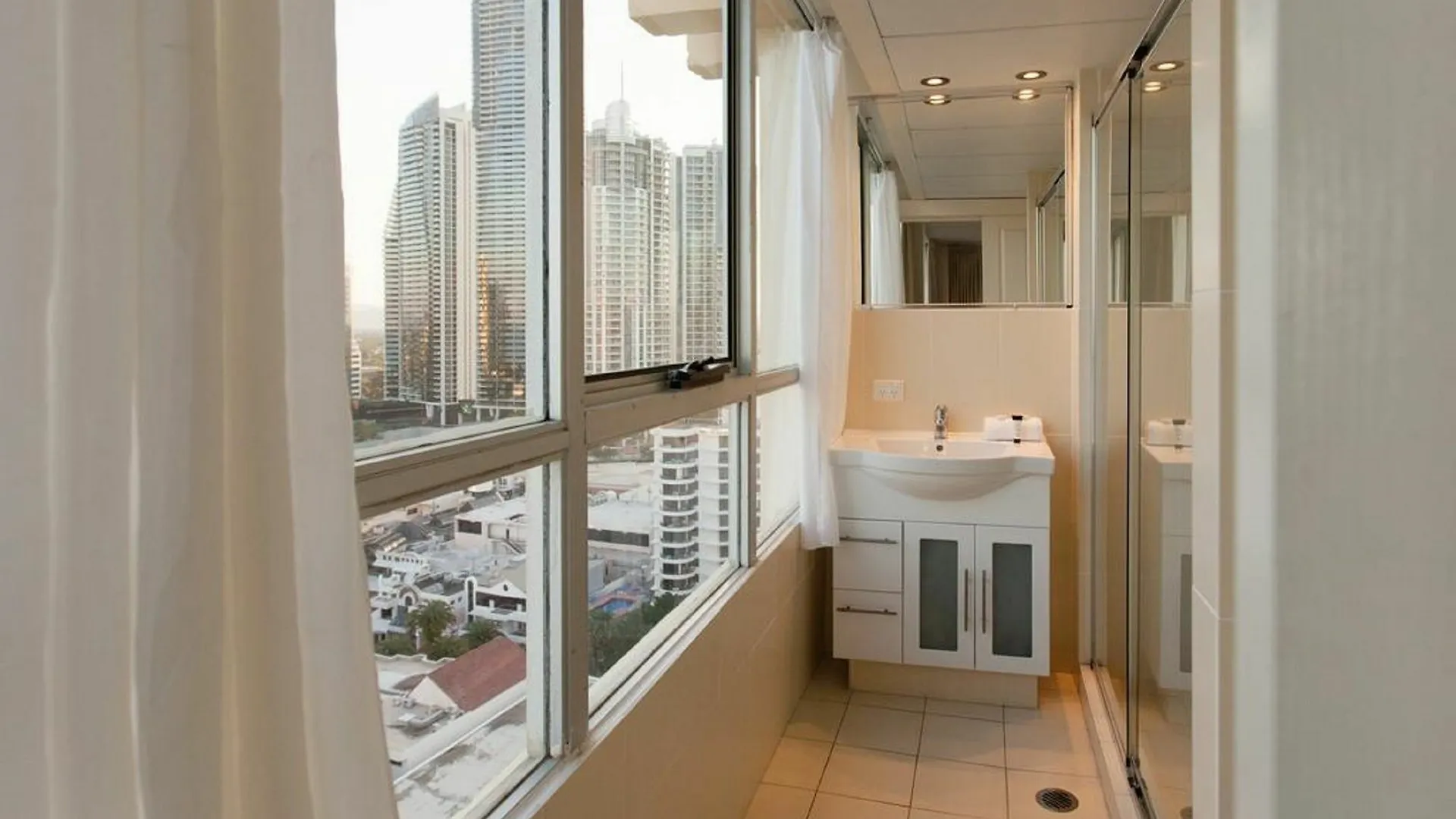 Chateau Beachside Resort Gold Coast 3*,  Australia